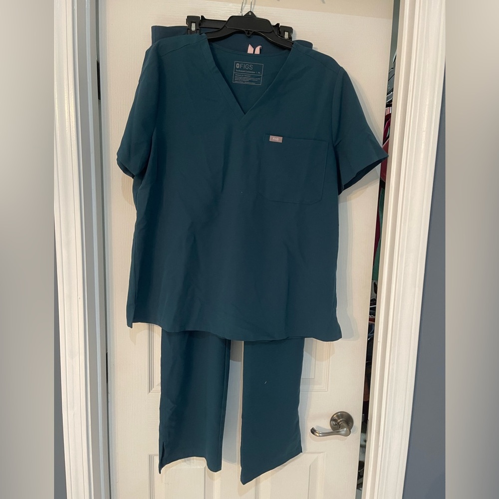 Figs gently used Blue XL top with XLT bottoms.